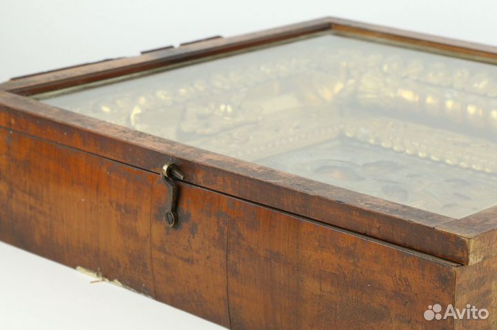 Тихвинская икона Божией Матери в киоте