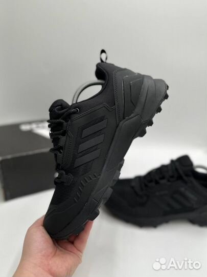 Зимние кроссовки adidas