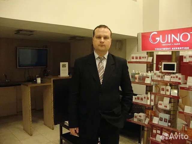 Промоутер раздача листовок