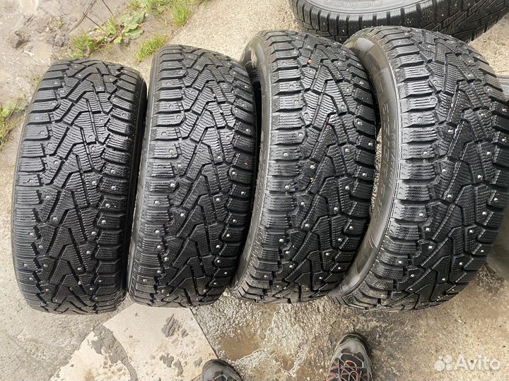 Pirelli Ice Zero 215/55 R16