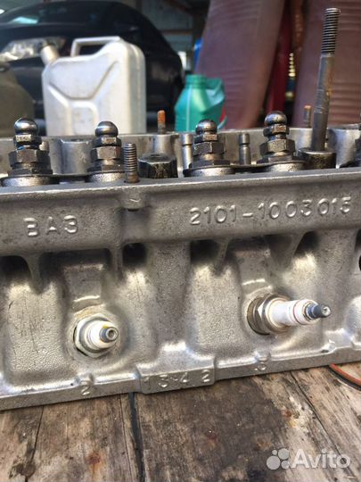 Головка блока цилиндров, клапанная крышкой ваз