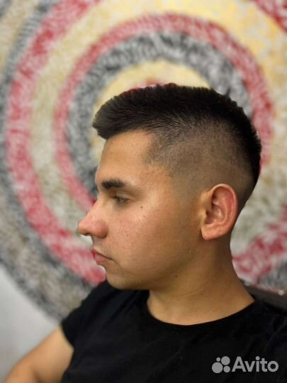 Модель мужская стрижка