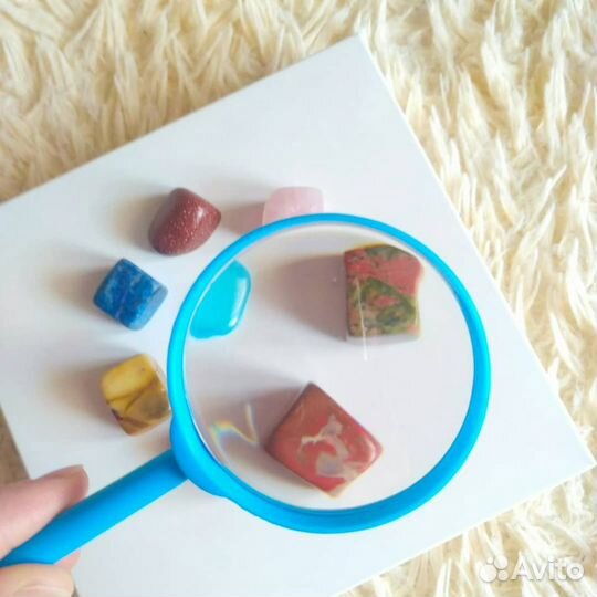 Набор самоцветов с лупой для юных исследователей