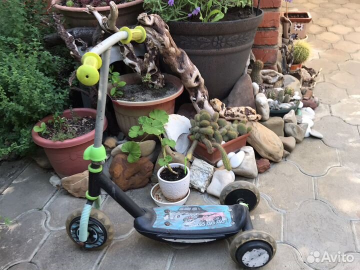 Самокат трехколесный