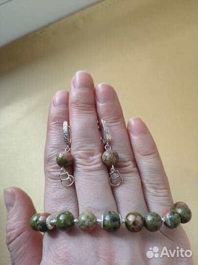 Браслет и серьги с унакитом
