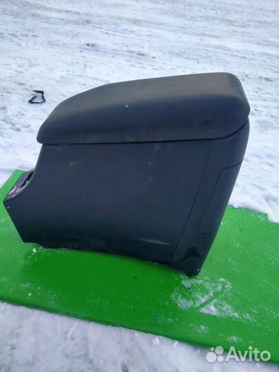 Подлокотник Great Wall Hover H2 H3 2005-2010г