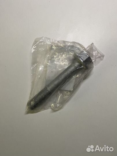 Болт задней развальной тяги RYP501160