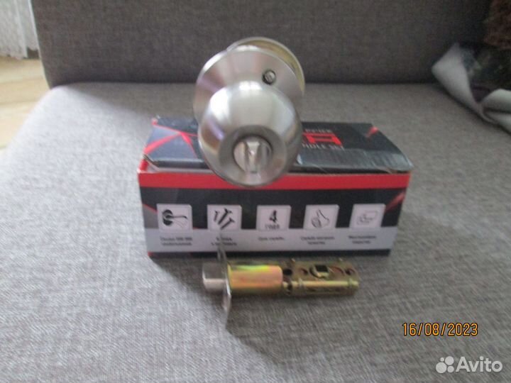 Дверная ручка межкомнатная