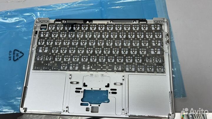 Топкейс (Topcase) с клавиатурой MacBook A2681