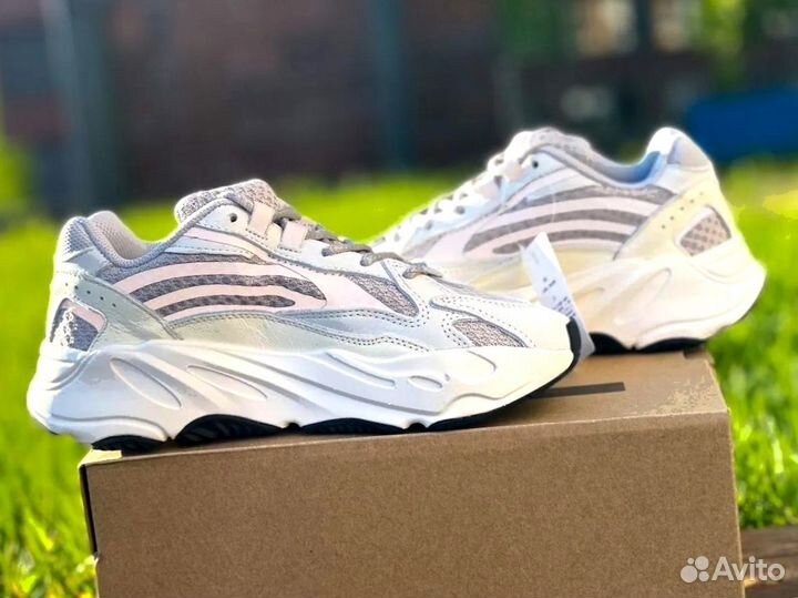 Кроссовки Adidas Yeezy Boost 700v2