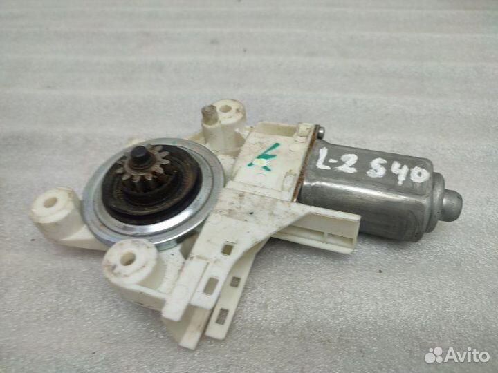 Моторчик стеклоподъемника задний левый Volvo S40