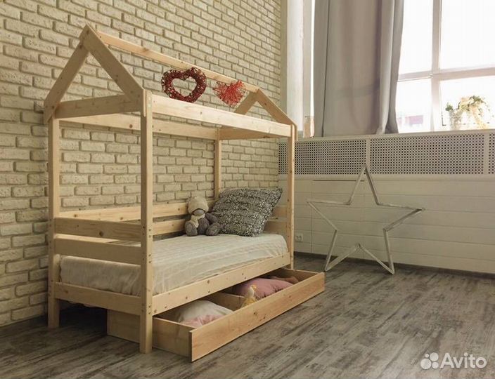 Кровать домик из дерева