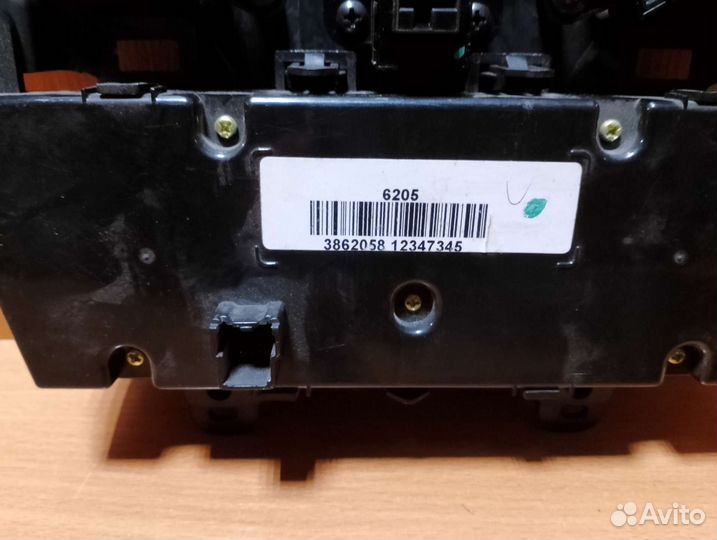 Блок управления климатом Chevrolet Cruze 6205