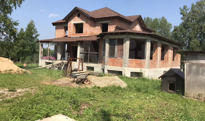 Дом 600 м² на участке 74 сот.