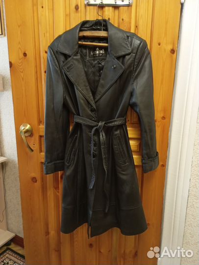 Чëрный кожаный плащ женский