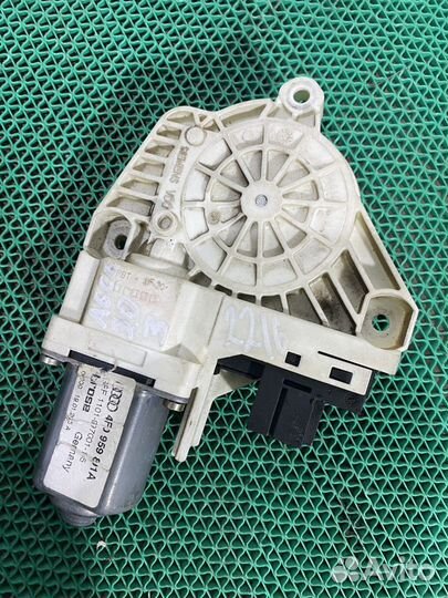 Моторчик стеклоподьемника Audi A6 C6 задний лев