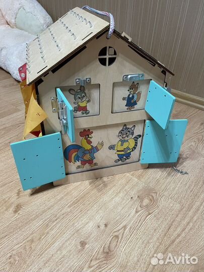 Бизиборд домик