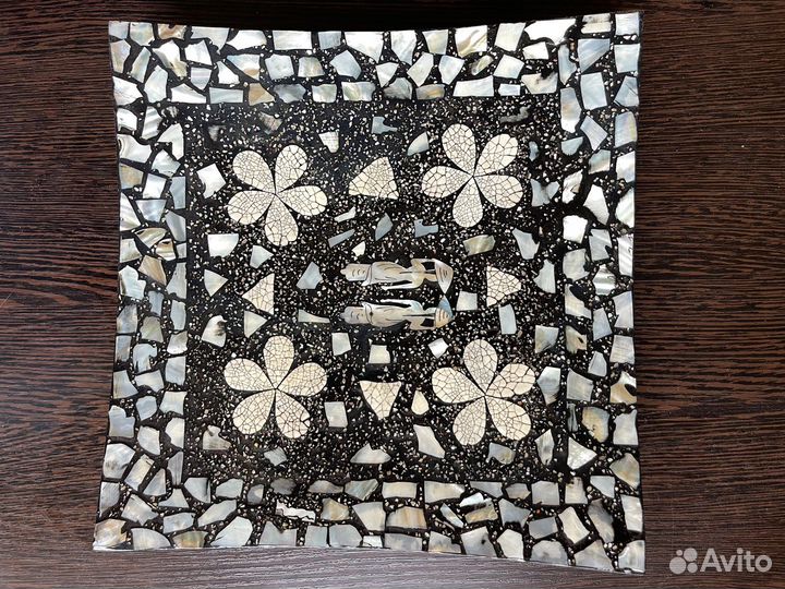 Декоративная тарелка из перламутра