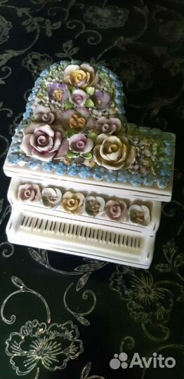 Шкатулка фарфоровая 