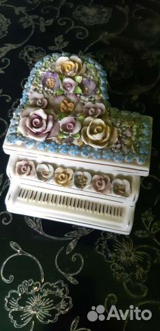 Шкатулка фарфоровая 