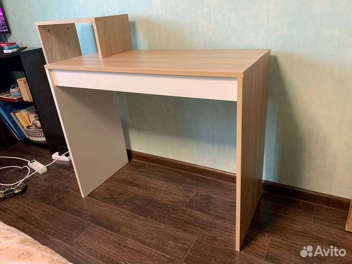 Компьютерный стол Мальта с надстройкой