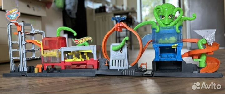 Трек hot wheels бешенная автомойка с осьминогом