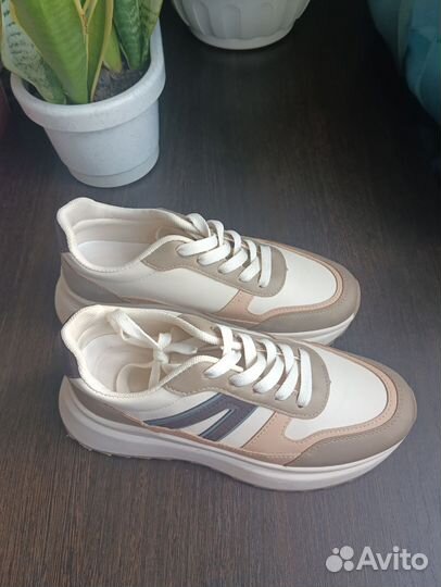 Кроссовки женские 37 размер бу