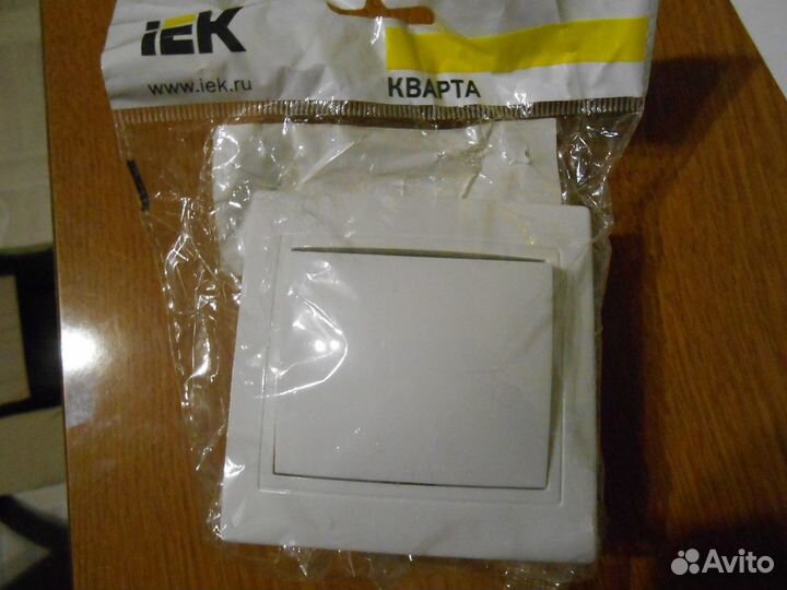 Выключатель 10А 250V Розетка 16А 250V IEK schneide