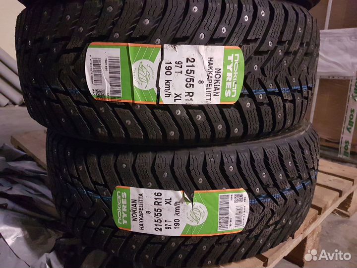 Nokian Tyres Hakkapeliitta 8 215/55 R16 97