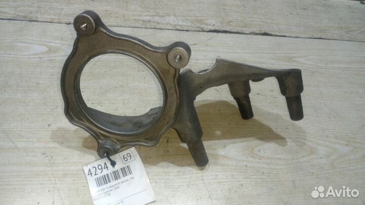 Кронштейн воздушного насоса левый Porsche Cayenne