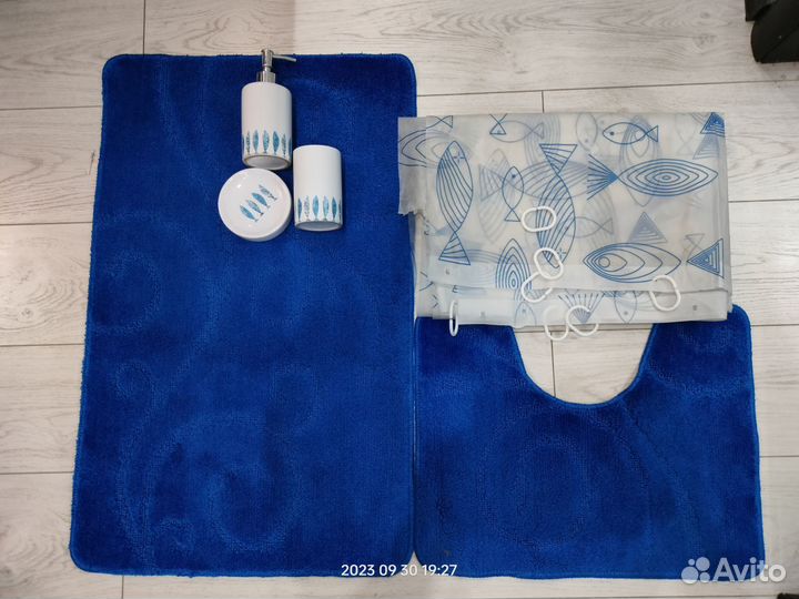 Комплект в ванную комнату в синем цвете