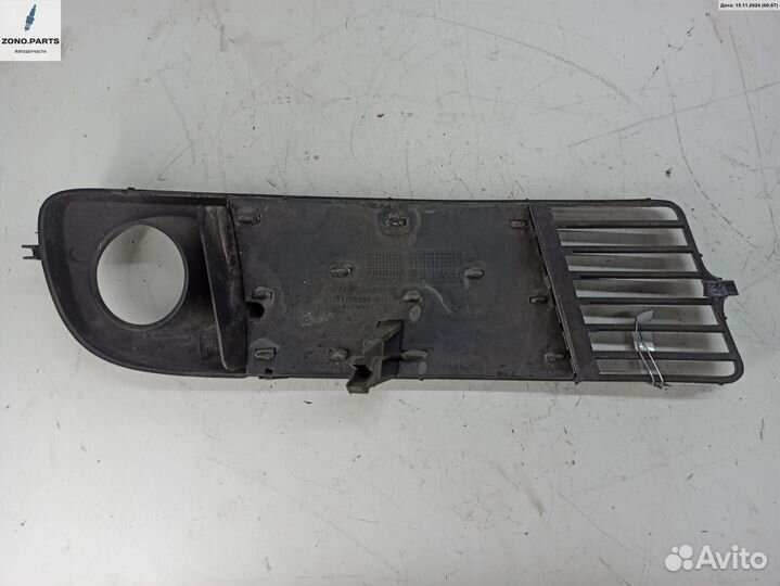Решетка (заглушка) в бампер 4B0807681J на Audi A6 C5 (1997-2005)