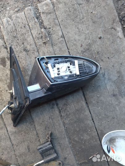 Боковое зеркало