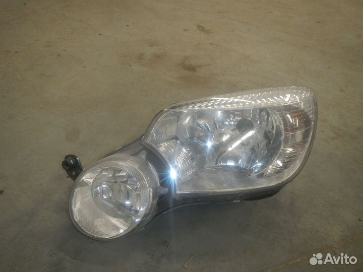 Фара левая Skoda Yeti