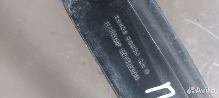 Уплотнитель двери на Nissan Fuga