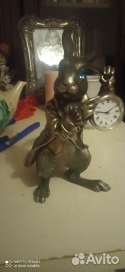 Кролик бронза глаза топаз