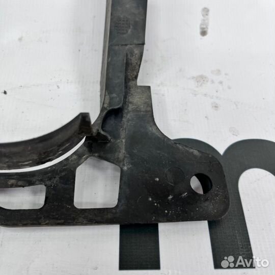 Кронштейн Audi A5 8W 2022