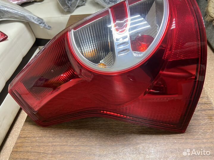 Фонарь левый Renault Sandero 1 09-14г
