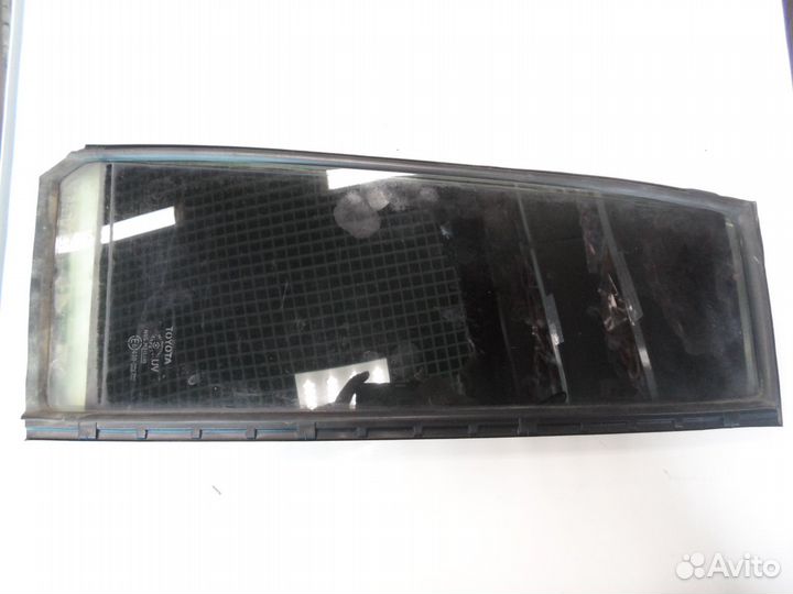 Стекло форточки уголок задней левой двери Toyota P