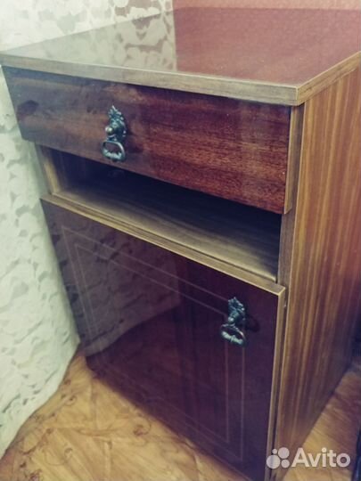 Тумба прикроватная