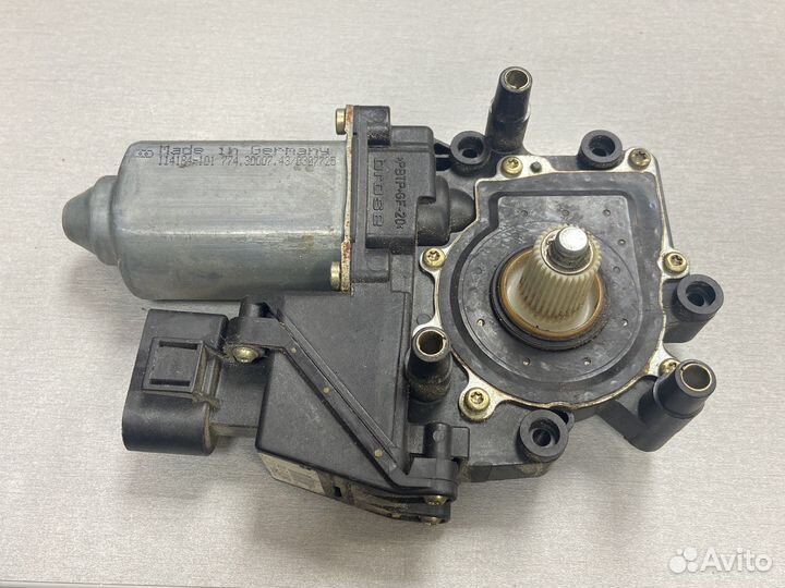 Правый моторчик стеклоподьемника audi A4 B5