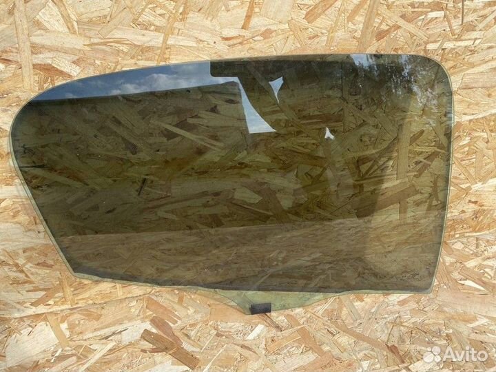 Стекло двери задней правой Peugeot 206