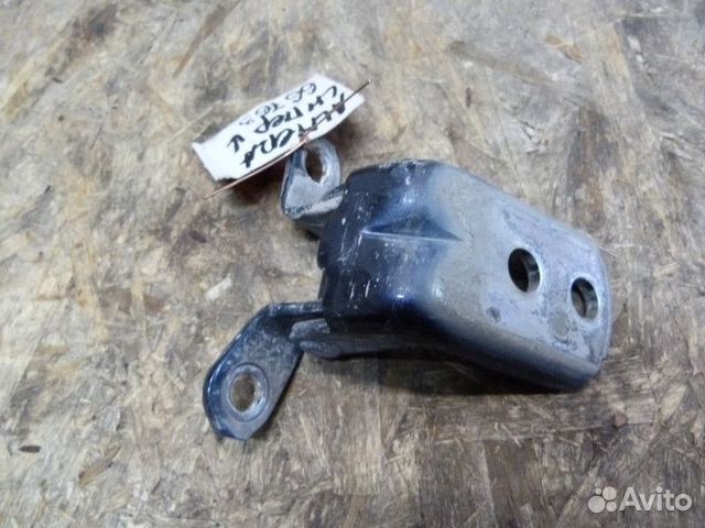 Петля двери передней левой нижняя Nissan Almera (G