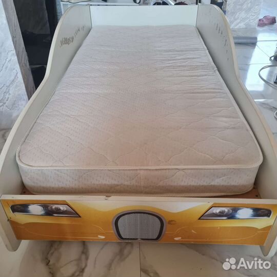 Детская кровать машинка с матрасом бу