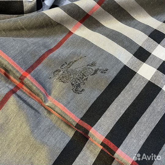 Шаль Burberry
