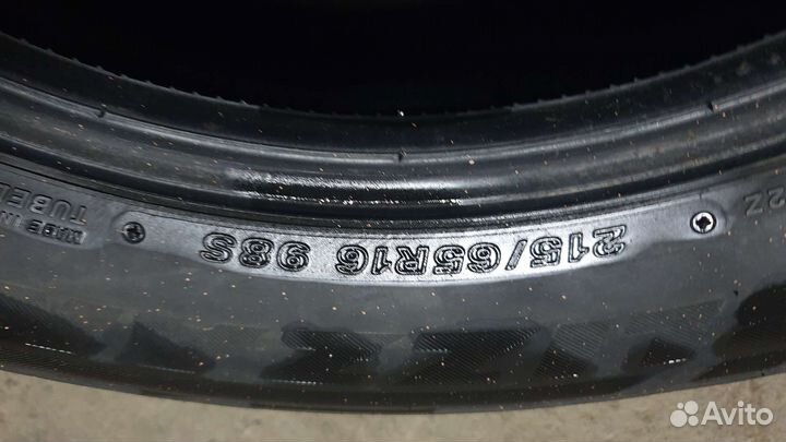 Bridgestone Blizzak DM-V2 215/65 R16 98S