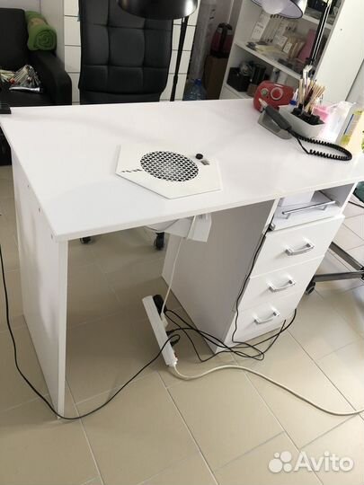 Стол маникюрный с вытяжкой