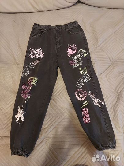 Джинсы bershka с рисунком