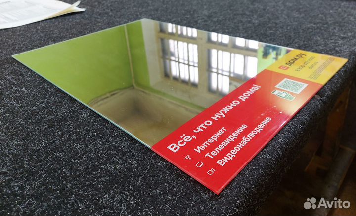 Реклама на зеркале в лифте