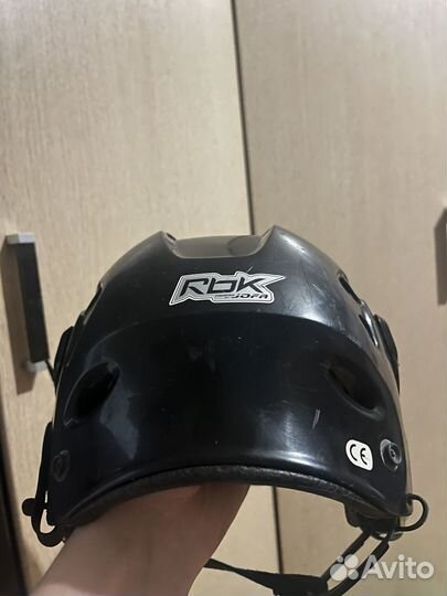 Хоккейный шлем